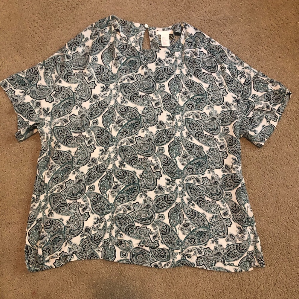 H and m green top